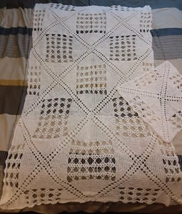 Vintage Häkel-Tischdecke mit Deckchen Eierschale oder Ecru Ton 65" x 40" - Bild 1 von 3