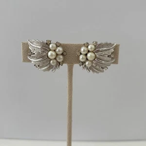 Krone Trifari Damen Ohrclips Vintage Glam Urlaub Preppy Cocktail - Bild 1 von 5