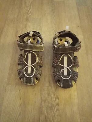 Tolle Sandalen Sandaletten Schuhe Trekkingsandalen Gr 33 Kinderschuhe v. Spicy - Bild 1 von 4