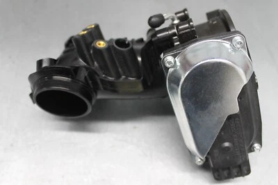 Corpo do acelerador coletor de admissão Harley OEM 17-23 M8 Touring & Softail 107 114 CI - Imagem 1 de 4