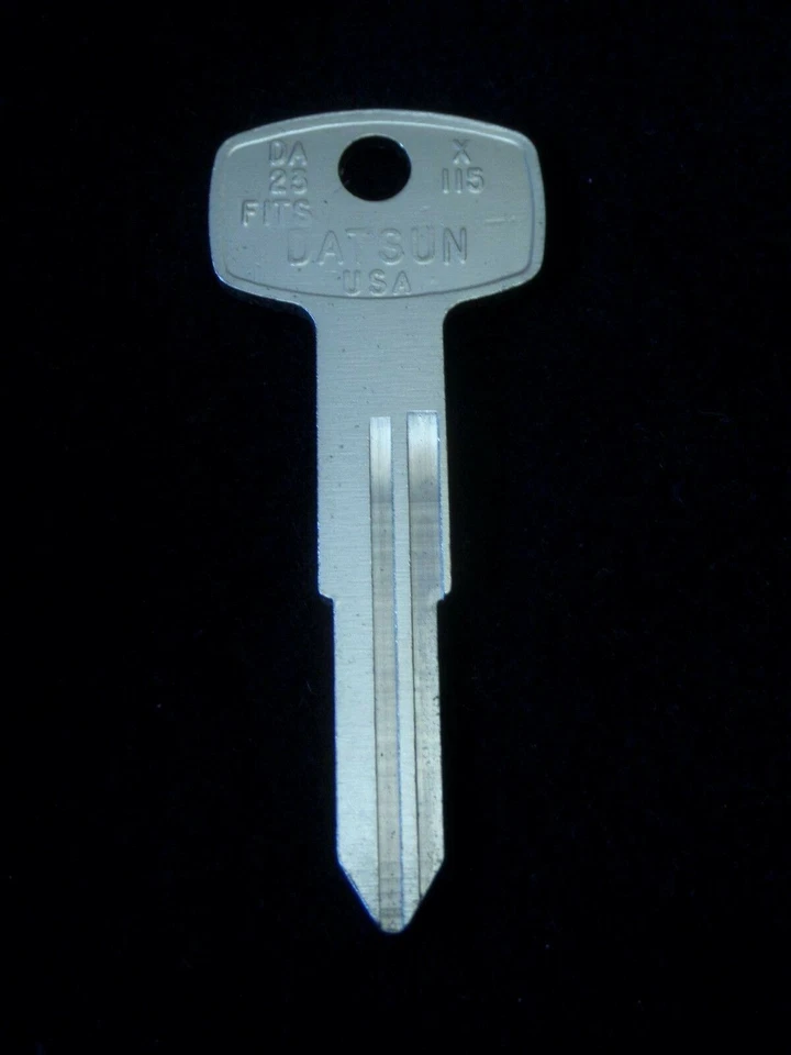 DA23 se adapta a DATSUN NISSAN 1981-1983 llave maestra en blanco ranura derecha 280ZX MAXIMA 810 Foto 1 de 4