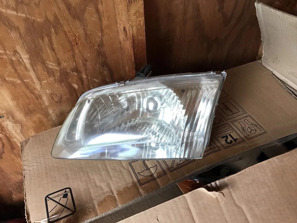 Luz delantera derecha Mazda 626 2000 Foto 1 de 1