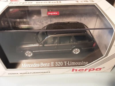 Mercedes benz E320 break t limousine 1/43 HERPA gris metal - Photo 1/2