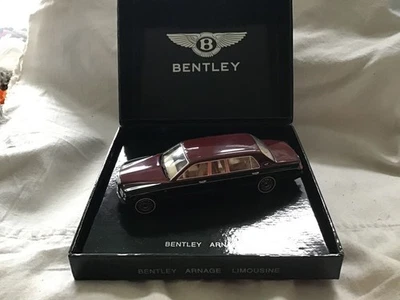 MINICHAMPS LIMUSINA BENTLEY ARNAGE ESCALA 1/43 NEGRA Y GRANATE - EN CAJA Foto 1 de 4
