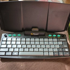 CLAVIER PORTABLE/STATION DE SYNCHRONISATION CHAUDE GO TYPE PRO® BY LANDWARE Palm III Series. - Photo 1 sur 1