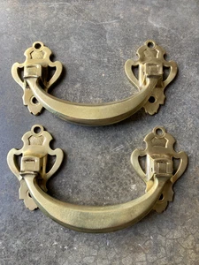 Anciennes poignées de tiroir ,en bronze. - Photo 1/3