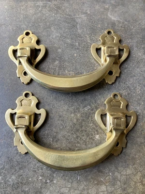 Anciennes poignées de tiroir ,en bronze. - Photo 1/3