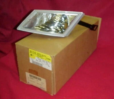 NEW 03 04 05 PONTIAC SUNFIRE PARKING SIGNAL LENS LAMP FRONT RH RIGHT 22708377 - Image 1 of 4
