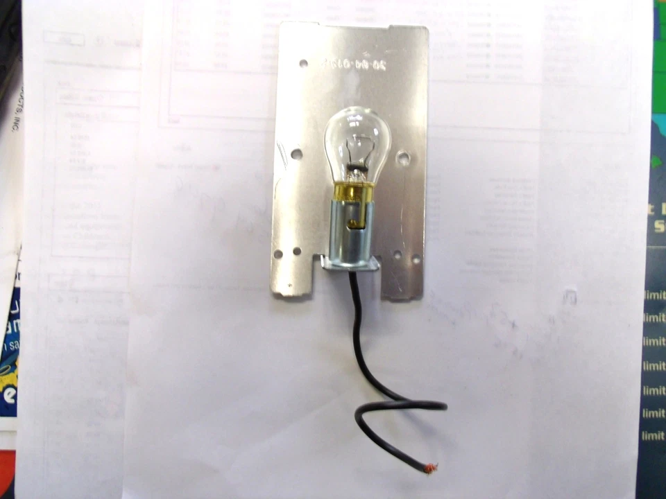 Enchufe de reparación de luz trasera con un solo cable 1156 bombilla y placa posterior, Bergman 84,85,86 Foto 1 de 1