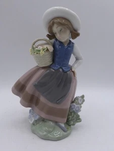 Lladro Figur 'Sweet Scent' 5221 Mädchen mit Blumenkorb - Bild 1 von 6
