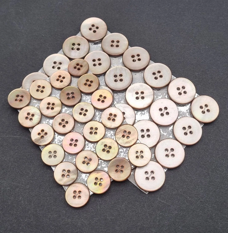 Brauner Perlmutt 4-Loch-Knopf 15-20 mm / Mother-of-Pearl Button Bouton MOP C54 - Bild 1 von 1