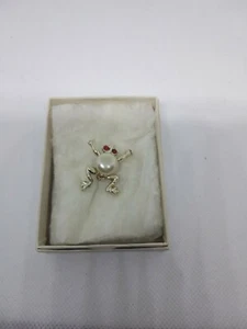 Vintage 50's 60's Enamel Lucite Pearl FROG  Brooch Pin Old New stock  - Picture 1 of 4