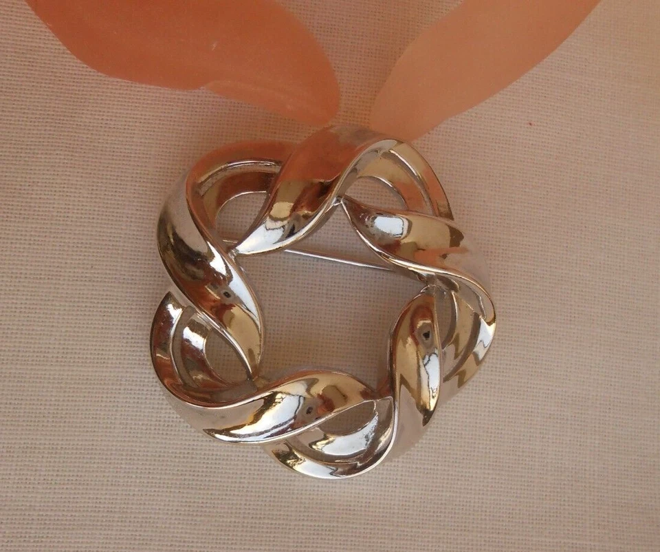 SPILLA TRIFARI (c) nastri metallo liscio colore argento anni 50 - Immagine 1 di 4