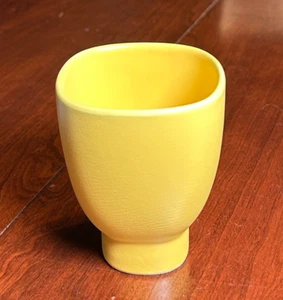 Vintage BEE HOUSE JAPAN YELLOW Footed CERAMIC CUP - No Handle, Semi Matte Finish - Picture 1 of 6