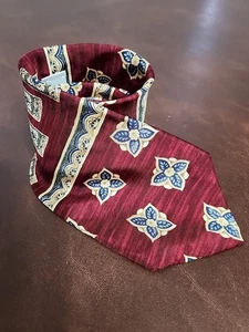 Bill Blass Neck Tie 100% Silk Maroon/Blue Floral 3 3/4"W x 57" L MINT - Picture 1 of 12