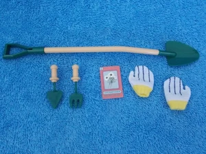 1997 Barbie Millicent Roberts grüner Daumen Gartenarbeit Zubehör nur für Diorama - Bild 1 von 3