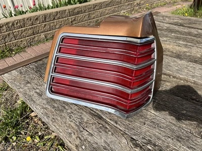 Dodge Magnum 1978 luz trasera derecha cuarto extensión OEM carcasa 78 Foto 1 de 4