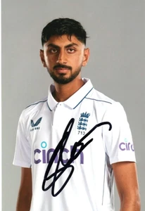 ENGLAND CRICKET: SHOAIB BASHIR SIGNED 6x4 TEST PORTRAIT PHOTO+COA - Picture 1 of 1