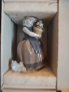 LLADRO 1990 FIGURINE "SPRING IS HERE" #05223 GIRL LADY WOMAN IN ORIGINAL BOX - Picture 1 of 22
