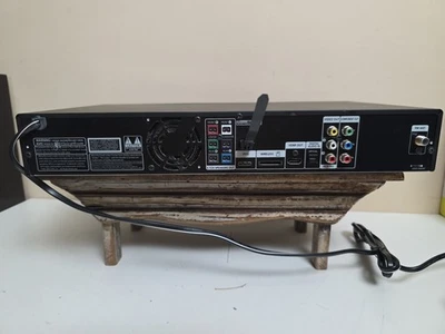 Reproductor receptor de cine en casa DVD Samsung HT-TZ422 sin control remoto  Foto 1 de 4