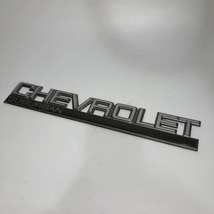 95-99 Suburban Rear Tailgate Passenger Door CHEVROLET SUBURBAN Emblem - Foto 1 di 4