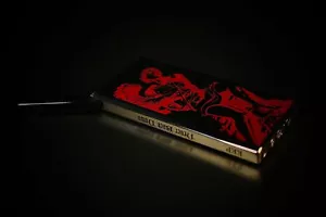 Prometeo 2024 Dios del Fuego Encendedor Retro - Rojo sobre Laca Negra - Imagen 1 de 4