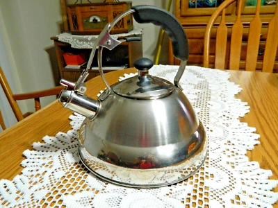 Tramontina Acero Inoxidable 2 Cuartos Tetera con mango aislado en muy buen estado Foto 1 de 4