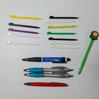 Lápiz y lápiz retráctil original Nintendo OEM DS lote mixto 17 en total Foto 1 de 4