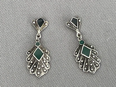 Pendientes colgantes de plata con forma de diamante verde marcasita  Foto 1 de 4