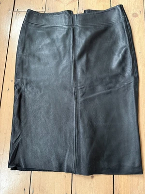 OASIS - Soft REAL LEATHER skirt in black, fully lined with back zip, Size 12 - Image 1 of 4