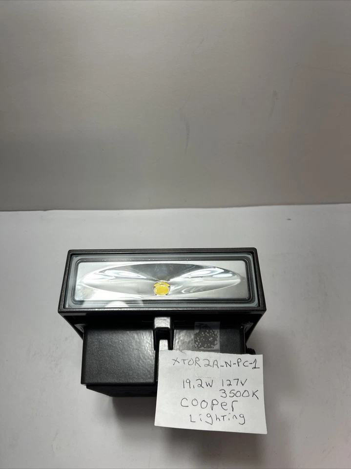 Cooper Lighting 19.2w Crosstour LED Wall Pack 3500K 127v White XTOR2A - Image 1 of 4