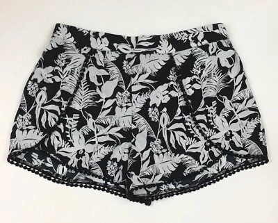 Pantalones Cortos Jessica Simpson Envoltura Simulada Blanco y Negro Pequeños Ropa de Playa Pequeños Foto 1 de 4