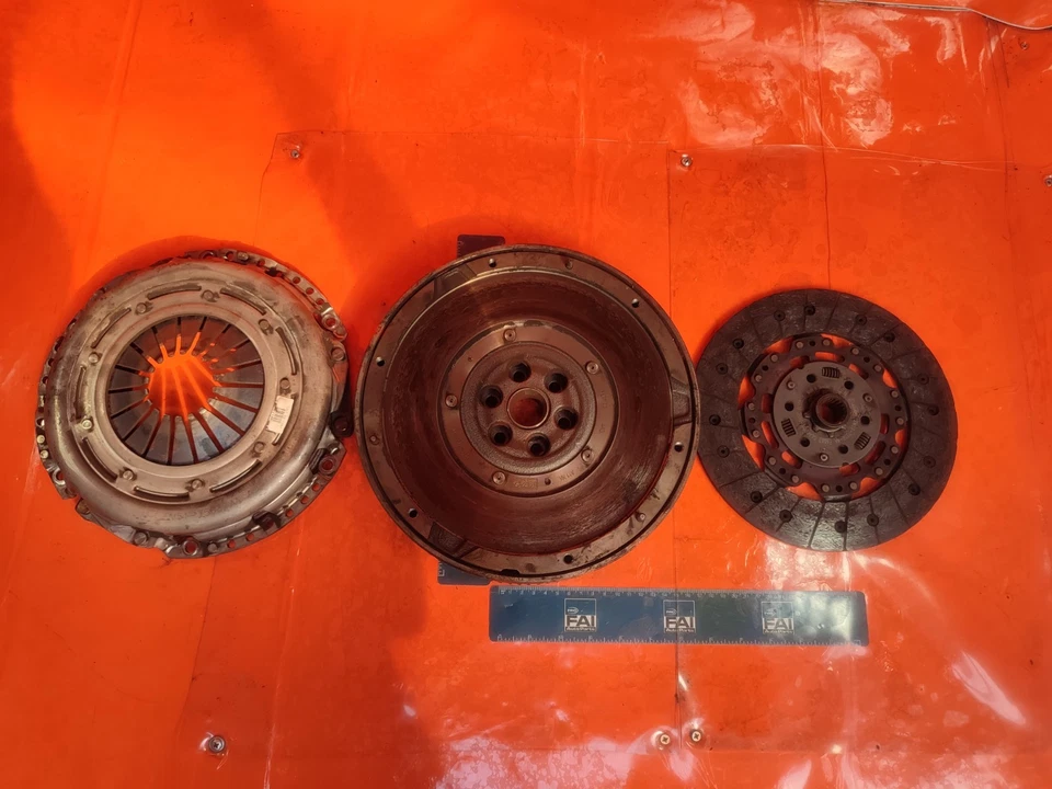 ✅FORD MONDEO TITANIUM 1.5 DIESEL 2016 DUAL MASS FLYWHEEL & CLUTCH FM517563AA - Image 1 of 4