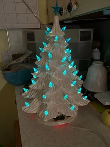 Vintage 1985 geformter 16" Keramik Weihnachtsbaum weiß irisierend blaue Lichter EUC - Bild 1 von 6