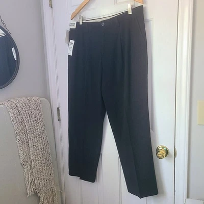 Pantalones plisados Dockers Easy caqui calce clásico para hombre 36X29 negros informales de negocios Foto 1 de 4