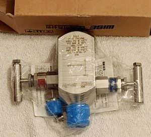 HY-LOK 2-valve 1/2" NPT PART NO GV2TV-MF8N-VP-2H6 - Picture 1 of 7