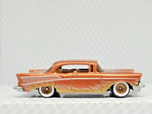 HOT WHEELS  2010 WAYNE'S GARAGE 57 CHEVY CHASE LOOSE SIG RR BB13-586 - Picture 1 of 6