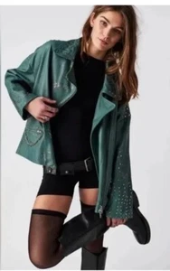 Chaqueta de motociclista Free People x Brenda Knight adornada con cadena talla grande - Imagen 1 de 4
