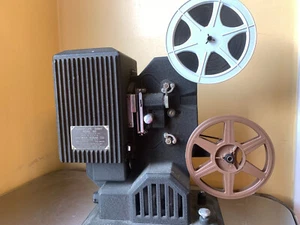 Vintage KODAK KODASCOPE EIGHT 8mm Movie Projector 1938 Model 80 FOR DISPLAY ONLY - Picture 1 of 8