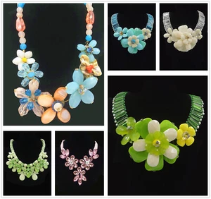 Women Chunky Plastic Flower Choker Statement Necklace Pendant Chain Jewellery - Picture 1 of 13