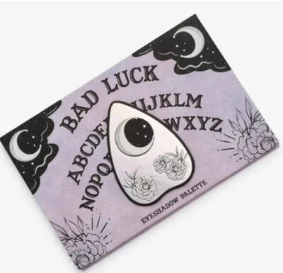 Bad Luck Ouija Spirit Board 12 Tonos Paleta de Sombras de Ojos Espejo Interior Halloween Foto 1 de 3