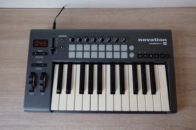 Novation Launchkey 25 Midi Keyboard Controller w/ Power Supply - Image 1 of 4