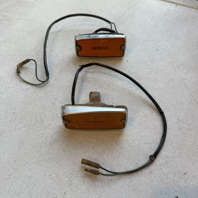 69 - 77 丰田 Land CRUISER FJ40 FJ42 FJ45 前信号标记灯套装 — 第 1/3 张图片