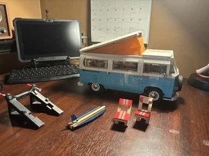 Lego Icons 10279 Volkswagen Bus T2 Camper Van With Wall Mounted Display Stand - Picture 1 of 7