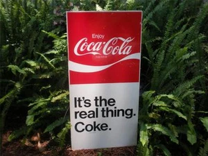 RARO DISFRUTAR COCA COLA AÑOS 70 ES LO REAL SIGNO DE HOJALATA UN GRAN REGALO DE NAVIDAD - Imagen 1 de 1