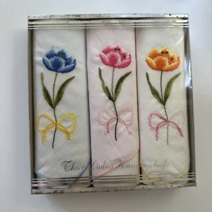 Vintage Embroidered Three Ladies Handkerchiefs In Original Box Cotton - Picture 1 of 16