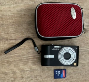PANASONIC  DMC-FX 12   Digital Camera / schwarz / klein + handlich mit MicroSD - Bild 1 von 6
