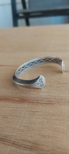 Michael L Slim Navajo massiv Sterlingsilber mit ausgestellten Anschlüssen - Bild 1 von 12