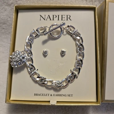 Nuevo Brazalete Napier Tono Plata con Dije Corazón y Pendientes Perforados en Forma de Corazón Foto 1 de 4