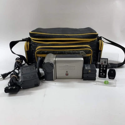 Sharp VL‑E665U 00MP camcorder - Image 1 of 4